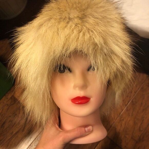 Gorgeous Raccoon Fur Hat - Picture 1 of 5
